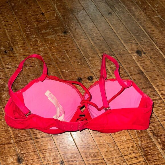 Victoria’s Secret red hot sexy date night 34B push-up bra - Picture 2 of 3